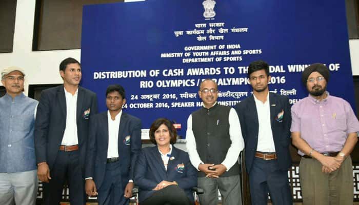 Sports minister Vijay Goel presents cash award to Rio Paralympics medal winners