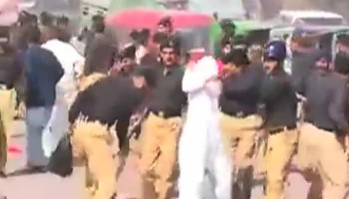 Pakistan&#039;s brutality exposed; `Black Day` protesters thrashed in PoK - Video goes viral