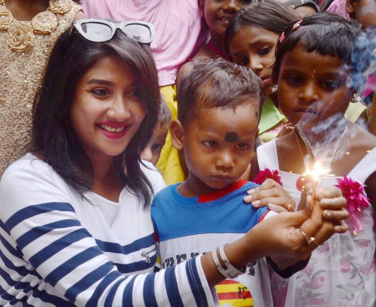 Deblina Dutta celebrates Diwali and Kali Puja with  children