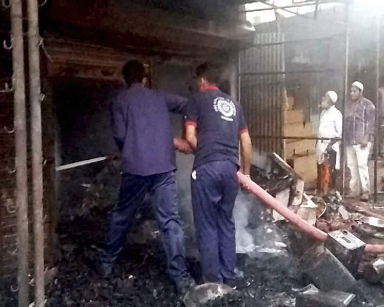 Fire in a fireworks shop eight killed