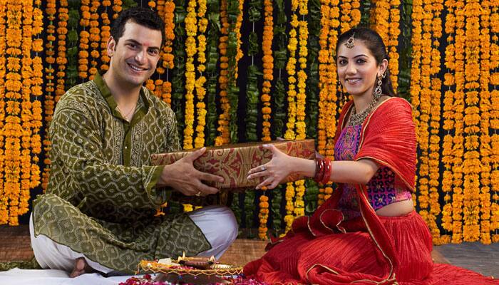 Celebrate &#039;Bhai Dooj&#039; with these affectionate messages!