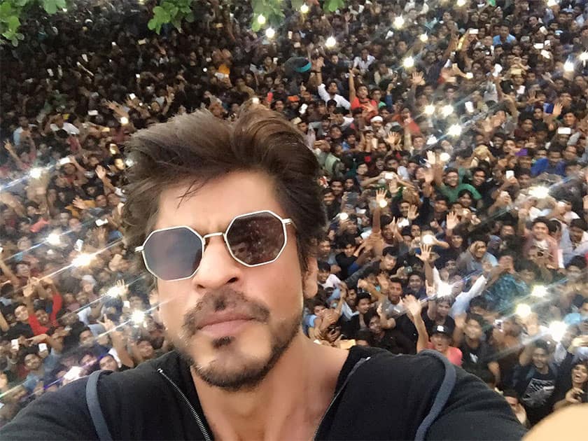 If I could, I would jump amidst you. So that you could take me home. Thank you all for coming and making my birthday so special. Love you! - Twitter@iamsrk