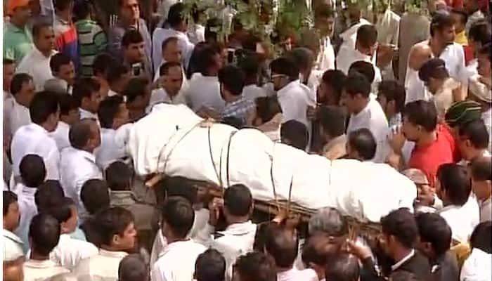 Veteran Ram Kishan Grewal cremated amid political slugfest over his suicide