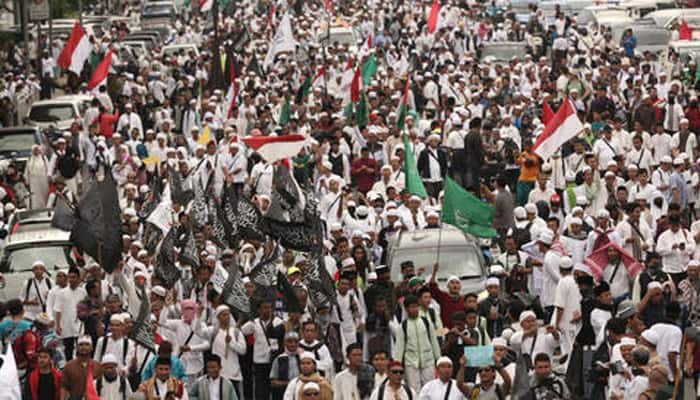 50,000 Muslim hardliners rally against blasphemy in Jakarta