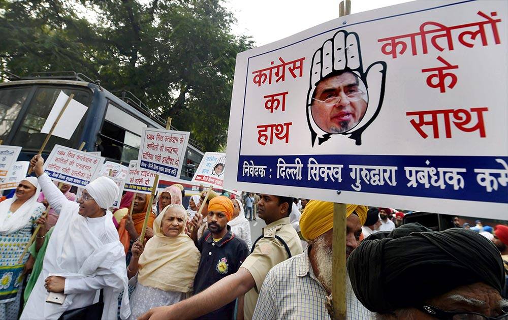 Sikh protesters during a protest at AICC headquarters against Congress leaders