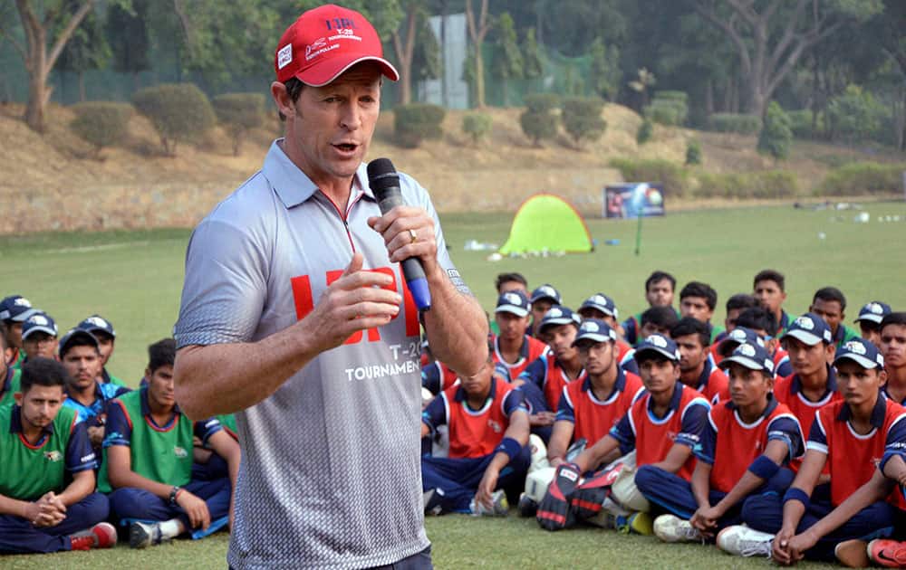 South African cricketer Jonty Rhodes giving tips to young cricketers in Gurgaon