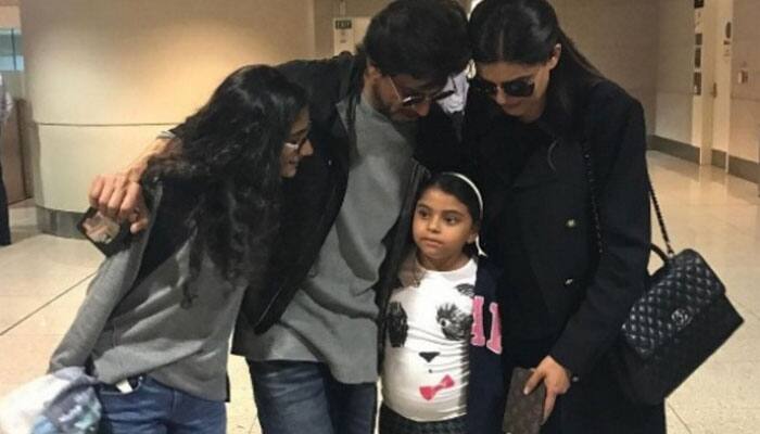 Sushmita Sen&#039;s daughter is &#039;stuck to Shah Rukh Khan like magnet&#039;! Here&#039;s proof