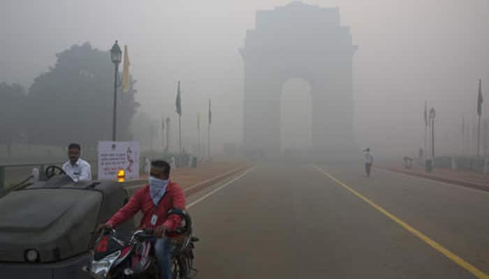 Delhi smog: Deregistration of 15-year-old diesel vehicles begin, fire crackers during marriages banned; govt issues advisory