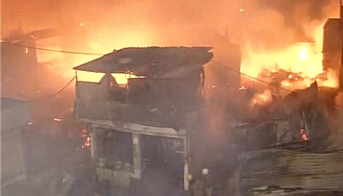 Massive fire breaks out in Delhi&#039;s Sadar Bazar; 300 dwellings ravaged, nearly 700 people rendered homeless