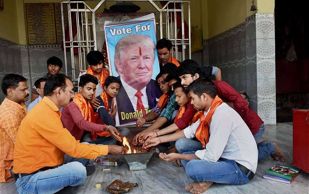 Akhil Bharatiya Hindu Mahasabha members performing Havan for the victory of US presidential candidate Donald Trump at a temple in Patna Akhil Bharatiya Hindu Mahasabha members performing Havan for the victory of US presidential candidate Donald Trump at a temple in Patna