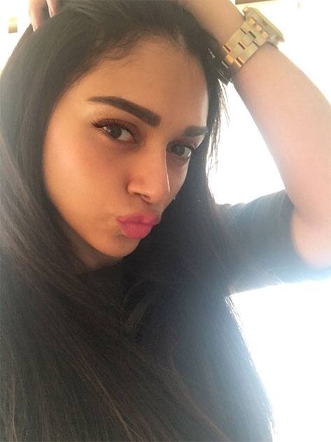 Kissies to my #soulmatte @AvonIndia #splendidlyfuschia - Twitter@aditiraohydari Kissies to my #soulmatte @AvonIndia #splendidlyfuschia - Twitter@aditiraohydari