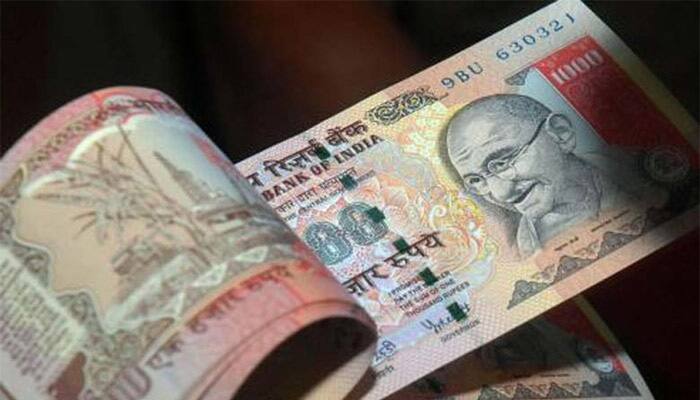 Black money hoarders wash sins in the Ganges, hundreds of Rs 500/100 notes found floating