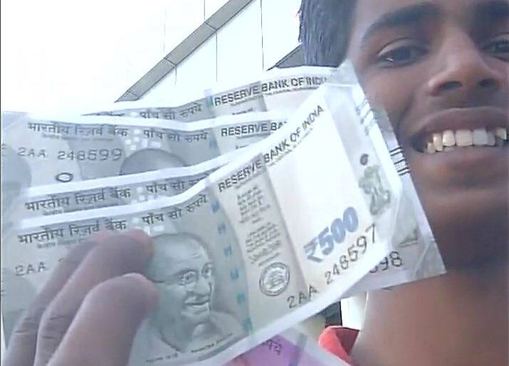Demonetisation: Banks issue new series of Rs 500 notes