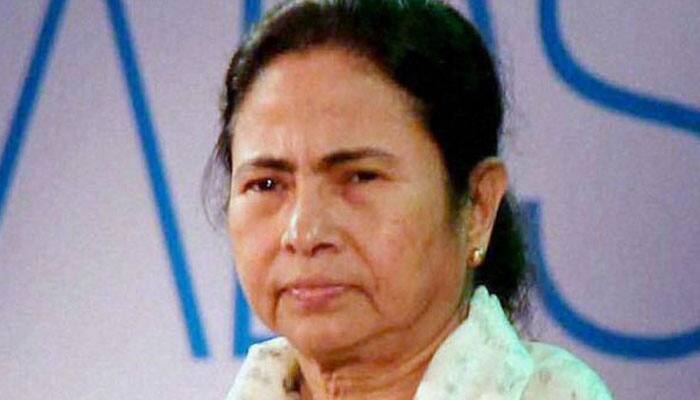 Demonetisation: Mamata Banerjee slams PM Modi, says common man is not &#039;sleeping peacefully&#039;, currency ban will trigger recession