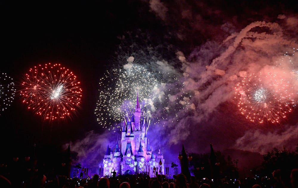 Walt Disney World Unwrap The Magic