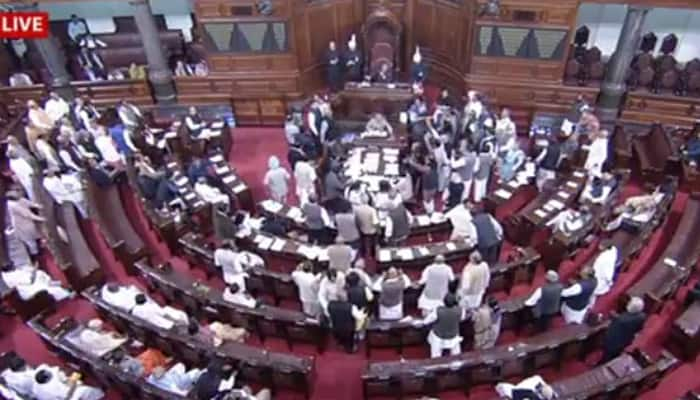 Demonetisation: Opposition stalls Parliament, demands PM Modi&#039;s presence during debate