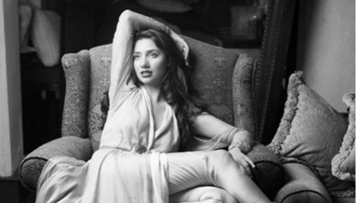 Shah Rukh Khan gives a ‘Fan’ moment to Mahira Khan’s mother 