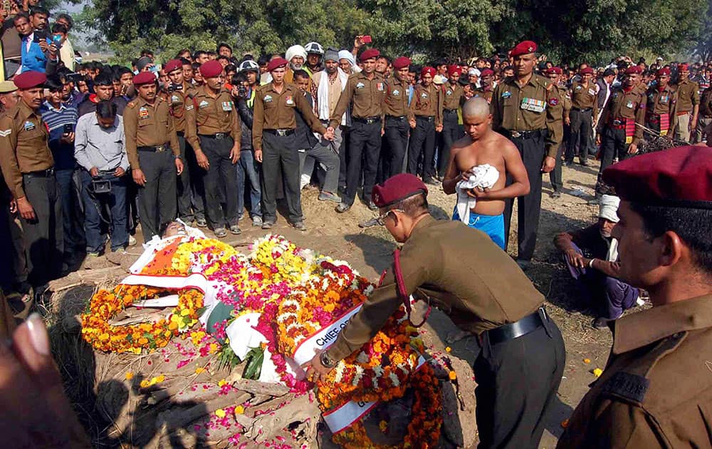 Soldiers paying tribute to Dharmendra Singh who was killed in an encounter with militants in Jammu, at his cremation at village Lohkrera in Agra