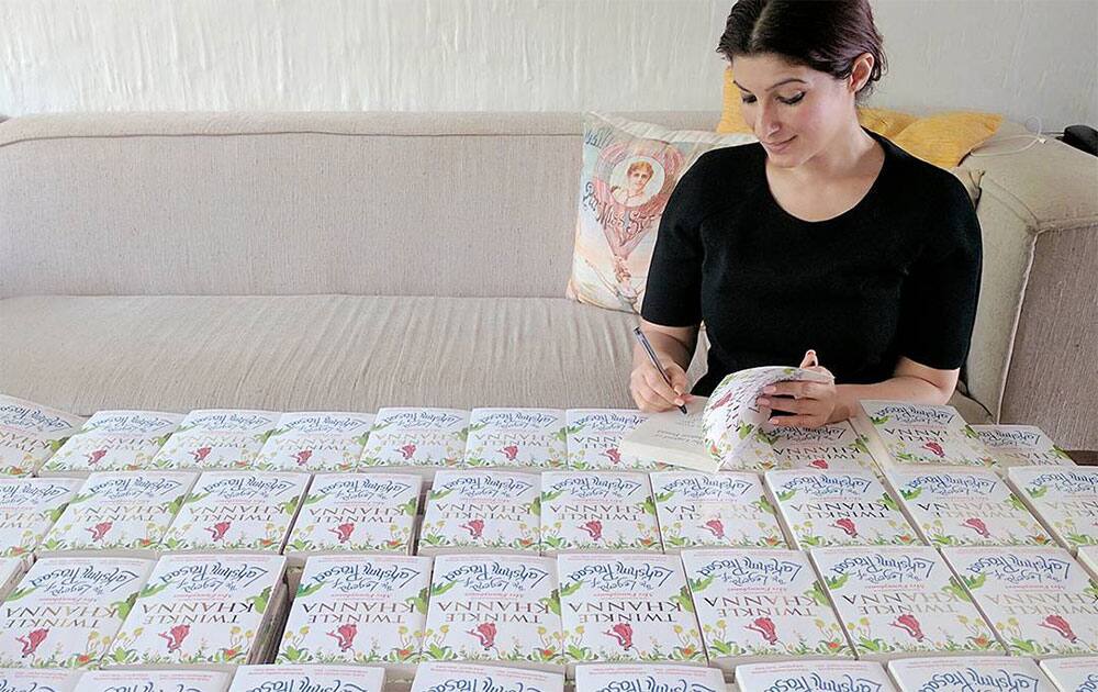 twinkle khanna :- Signing 1000 copies for Amazon