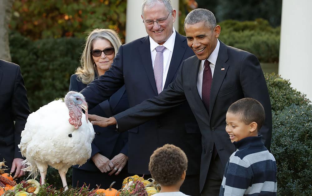 US President Barack Obama pardons the National Thanksgiving Turkey