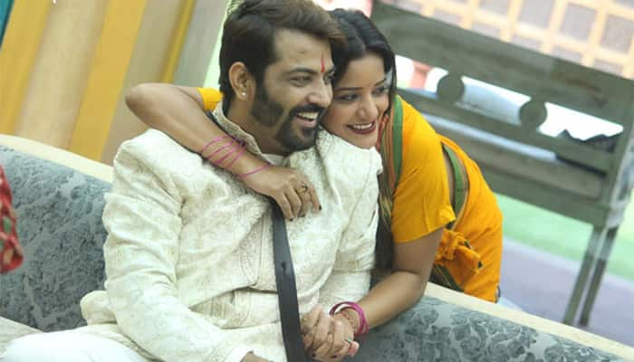 Bigg Boss 10: Manu Punjabi&#039;s lovey-dovey behaviour with Monalisa made his fiancée cry?