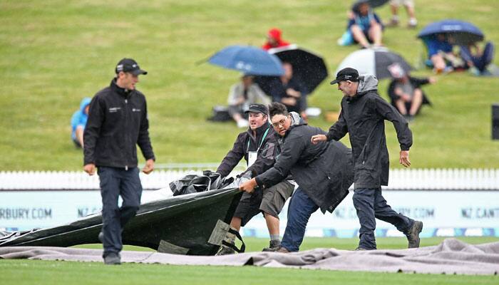 Pakistan strike twice against New Zealand before rain halts opening day of 2nd Test