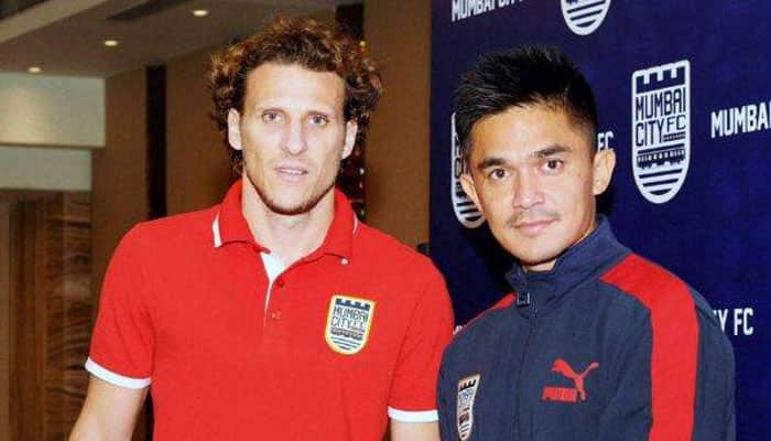 Mumbai City duo Diego Forlan, Sunil Chhetri call for single, longer league in India