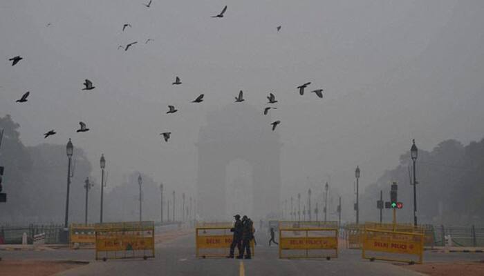 Thick fog engulfs Delhi-NCR, rail, road, air traffic hit