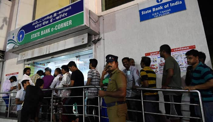 Banks see big rush on pay day; many ATMs still dry