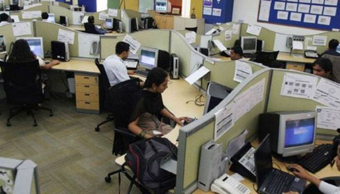 India&#039;s services sector contracts on cash shortage; worst in 3 years