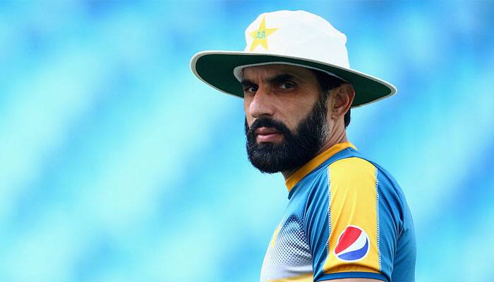 Misbah-ul-Haq lends helping hand to a fan, donates Rs.3 Lakh for surgery raised from auction