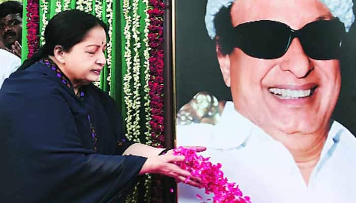 When Jayalalithaa was pushed from gun-carriage bearing MGR&#039;s body – Watch video