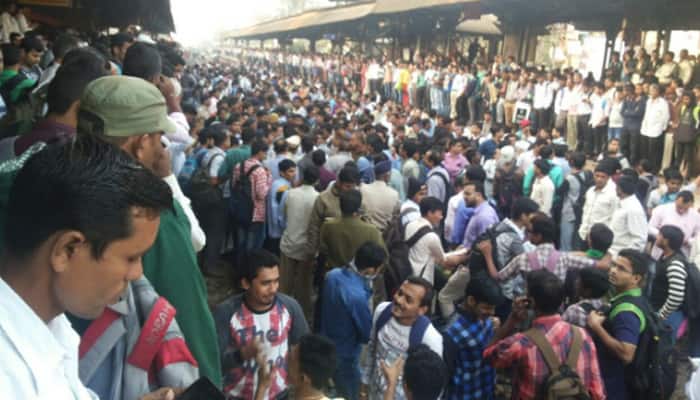 Angry protesters block tracks at Titwala station, CR services delayed