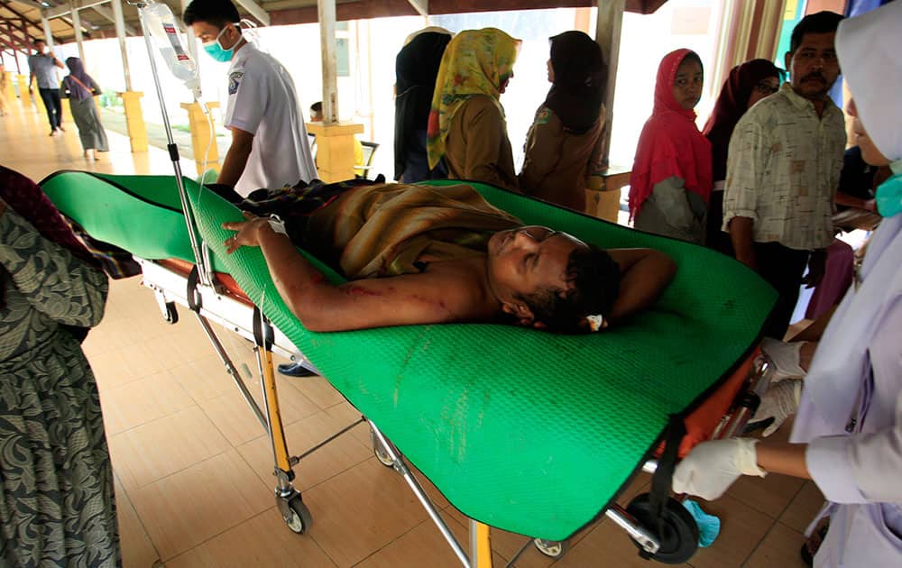 Earthquake victims get treatment at the General Hospital in Sigli, Aceh Province, Indonesia