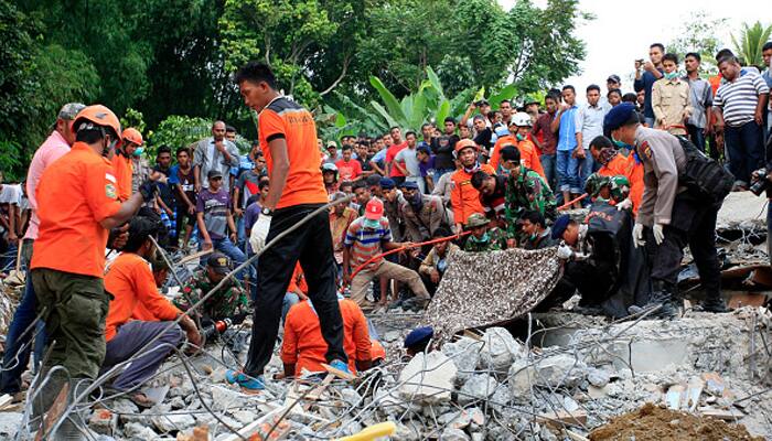 Aftershocks Rattle Indonesia Earthquake Toll Rises To 102 World News Zee News