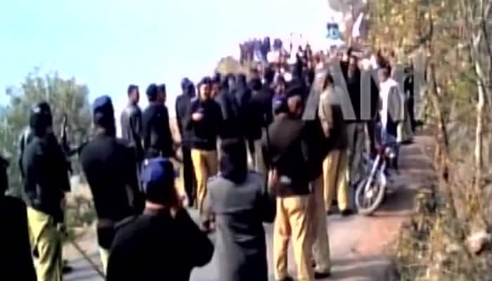 PoK erupts with &#039;azadi&#039; slogans; Pakistan Army brutally thrashes protesters
