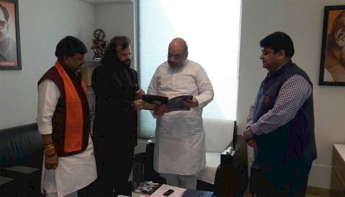 Punjabi singer Hans Raj Hans quits Congress, joins BJP, calls PM Modi &#039;babbar sher&#039;