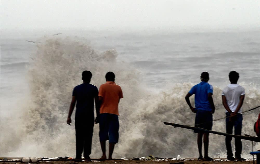 Cyclone Vardah in Chennai 