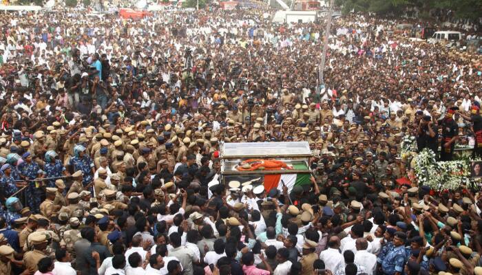 Jayalalithaa&#039;s relatives perform her last rites again, as per Hindu rituals