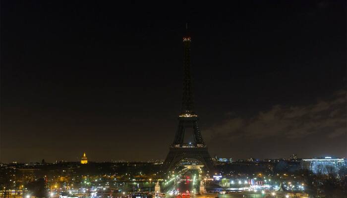 Eiffel Tower goes dark in solidarity with people of Aleppo 