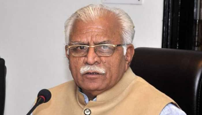 Haryana CM Khattar sips tea at stall, pays via mobile app