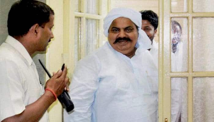 Samajwadi Party candidate Atiq Ahmed booked; Mayawati takes a swipe at CM Akhilesh Yadav