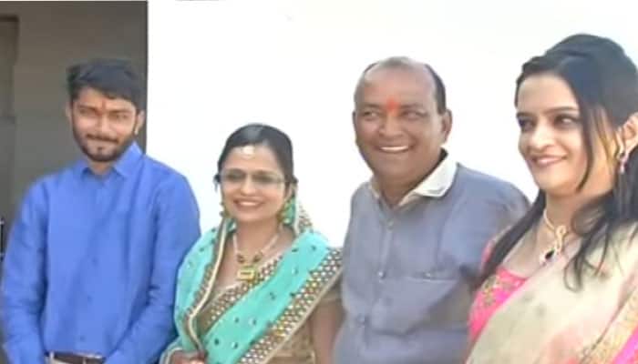  Maharashtra  businessman gifts 90 houses to homeless on occasion of daughter&#039;s wedding 