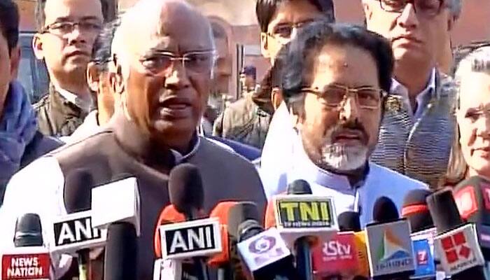 Opposition parties meet President Pranab over demonetisation woes, blame govt for Winter Session washout