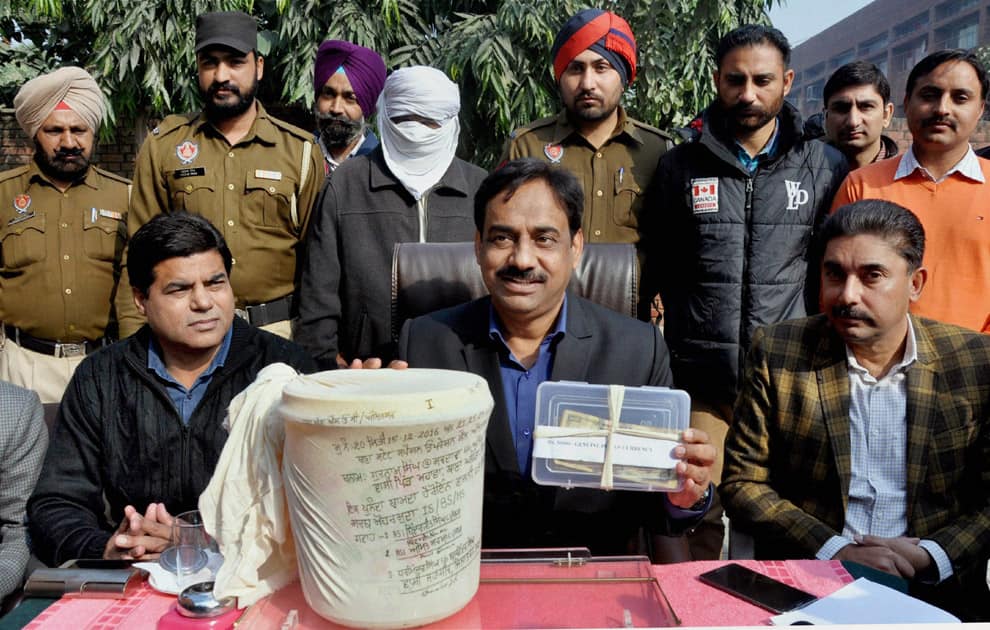 Man arrested with heroin and 50000 currency notes