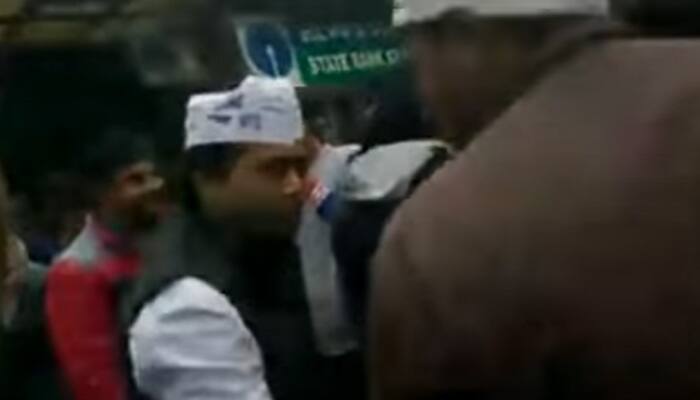 What happened when AAP leader tried to provoke people against PM Narendra Modi outside a bank – Watch viral video