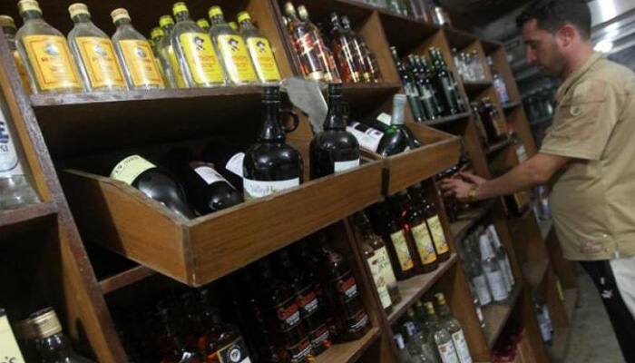 Bihar:155 cartons of Indian-Made Foreign Liquor seized from bank cash van