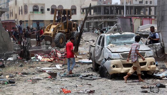 Thirty Yemeni soldiers killed, several wounded in suicide bombing attack in Aden