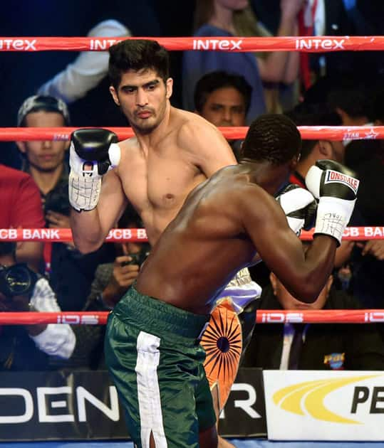 Vijender Singh fights with Francis Cheka