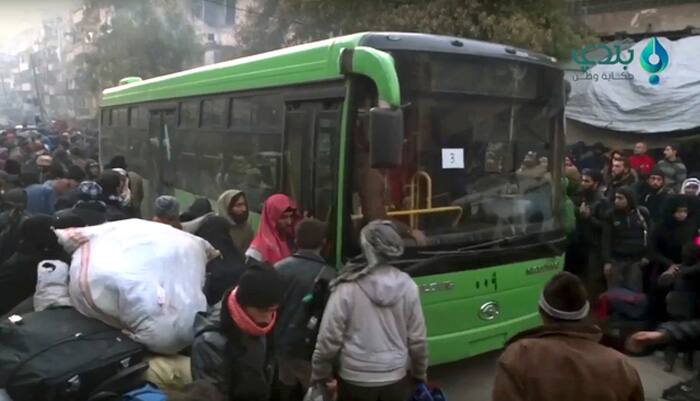 Hundreds left from Aleppo as UN observers to oversee evacuations
